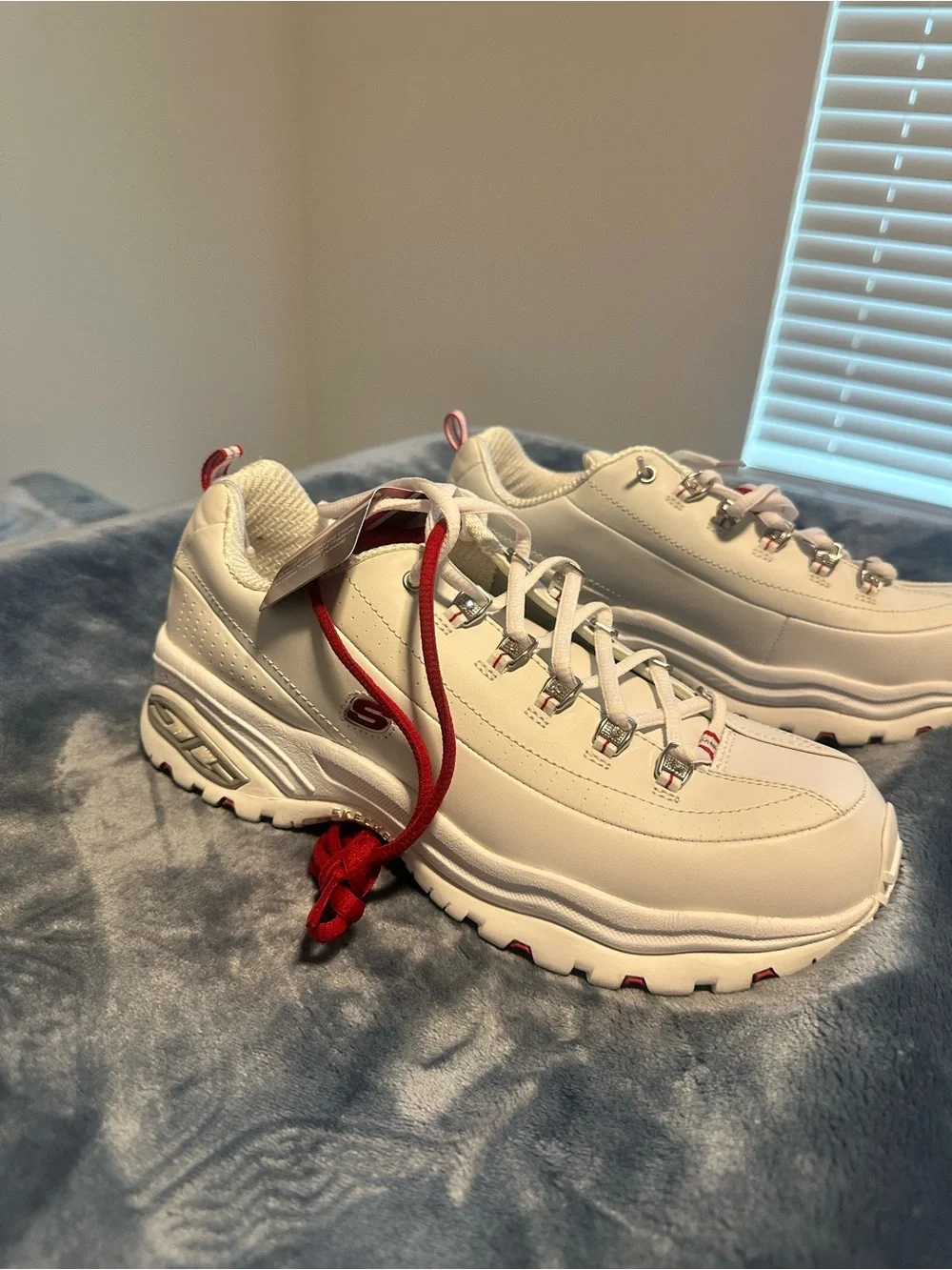 Skechers Womens Athletic Shoes White with Tiffany Blue Accents Size 11